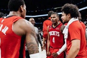 爱游戏在线入口 - 克里夫兰骑士发布备战花絮，今晨手感冰凉，英超任务艰巨，轮换策略成焦点