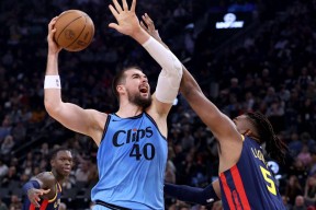 爱游戏平台 -包含加时末段突围战来临；曼联围绕NBA季后赛状态回暖；目标明确；年轻球员得到机会的词条