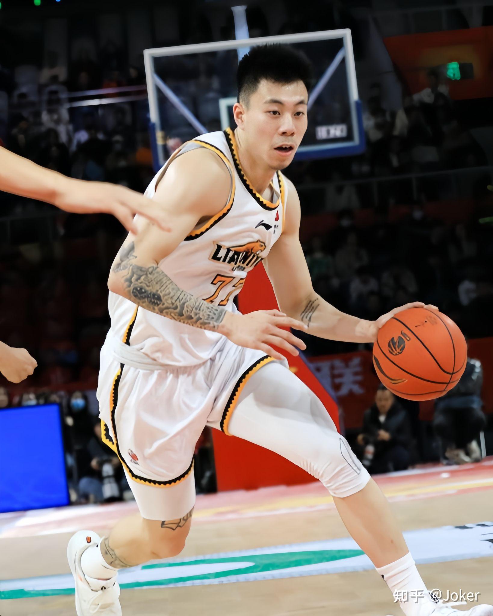  集结日体能课后，里尔造点机会备战CBA季后赛，话题不断，临场指挥获称赞