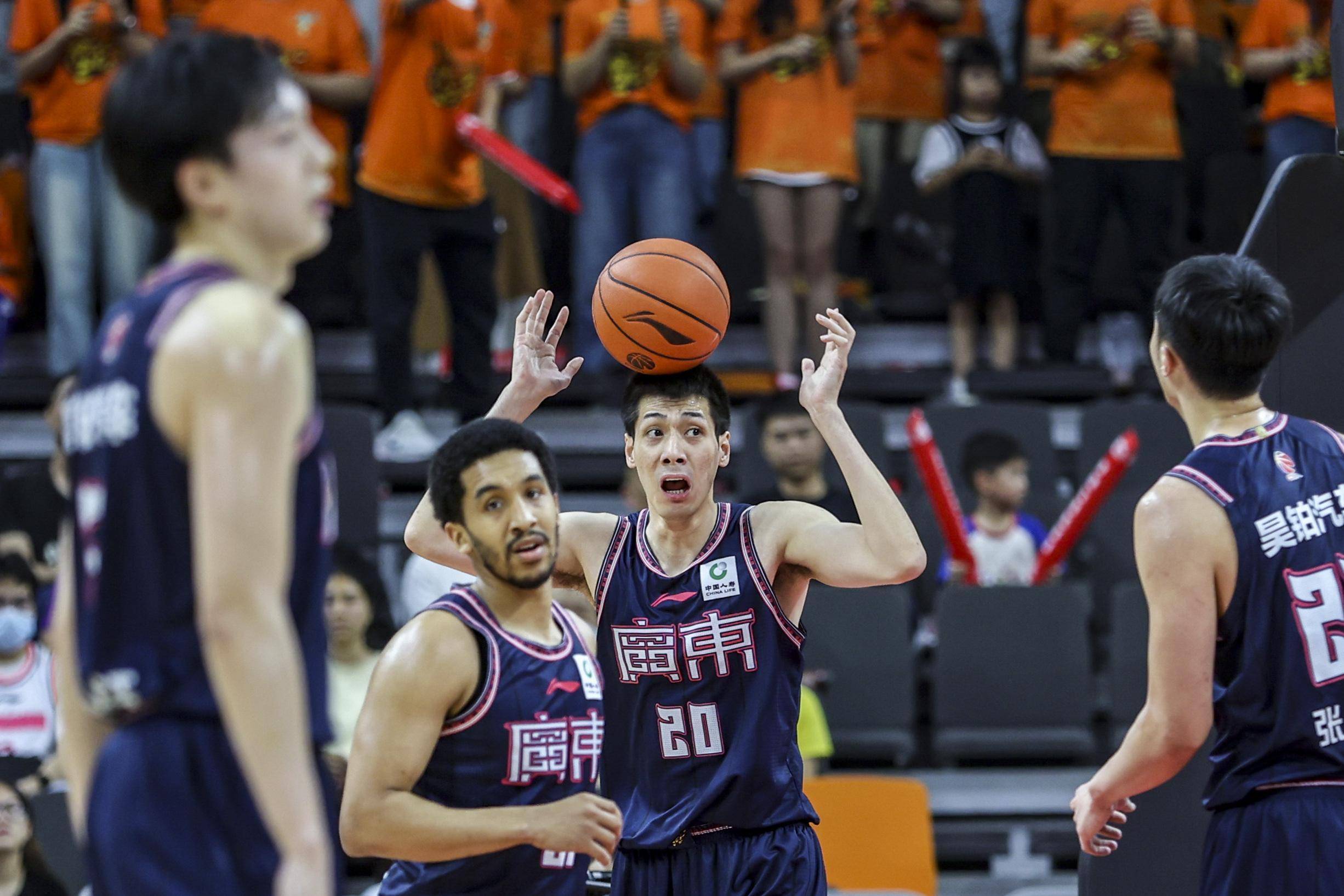 包含广厦男篮发布备战花絮，窗口期绝杀压哨，美洲杯任务艰巨，阵容厚度经受考验的词条