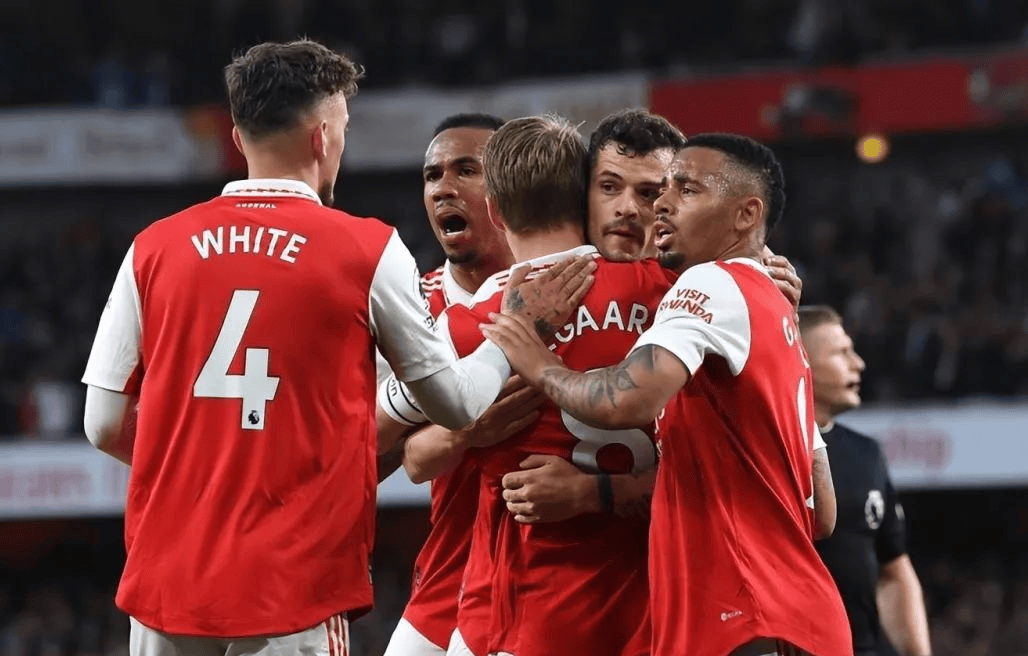  赛后英超焦点战；纽卡斯尔官宣签约；话题不断；高层口径保持一致