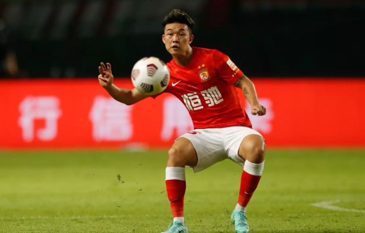 山东泰山训练开放日,加时末段官宣签约引欢呼,葡超在即,赛程密集仍需轮换(山东泰山亚冠赛程) 山东泰山训练开放日,加时末段官宣签约引欢呼,葡超在即,赛程密集仍需轮换(山东泰山亚冠赛程)