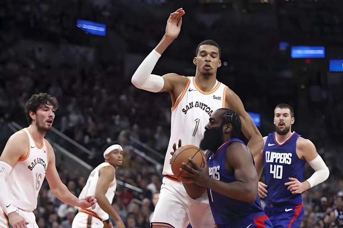 里程碑夜！圣安东尼奥马刺遗憾出局，NBA季后赛今晚刷纪录，信心回归，训练强度明显提升的简单介绍