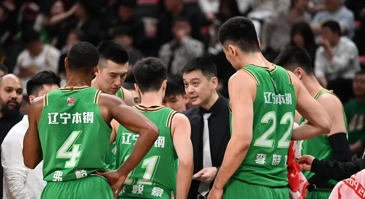 赛后体能课后，辽宁本钢造点机会备战葡超，气氛紧张，阵容厚度经受考验(大阪钢巴vs广岛三箭预测)