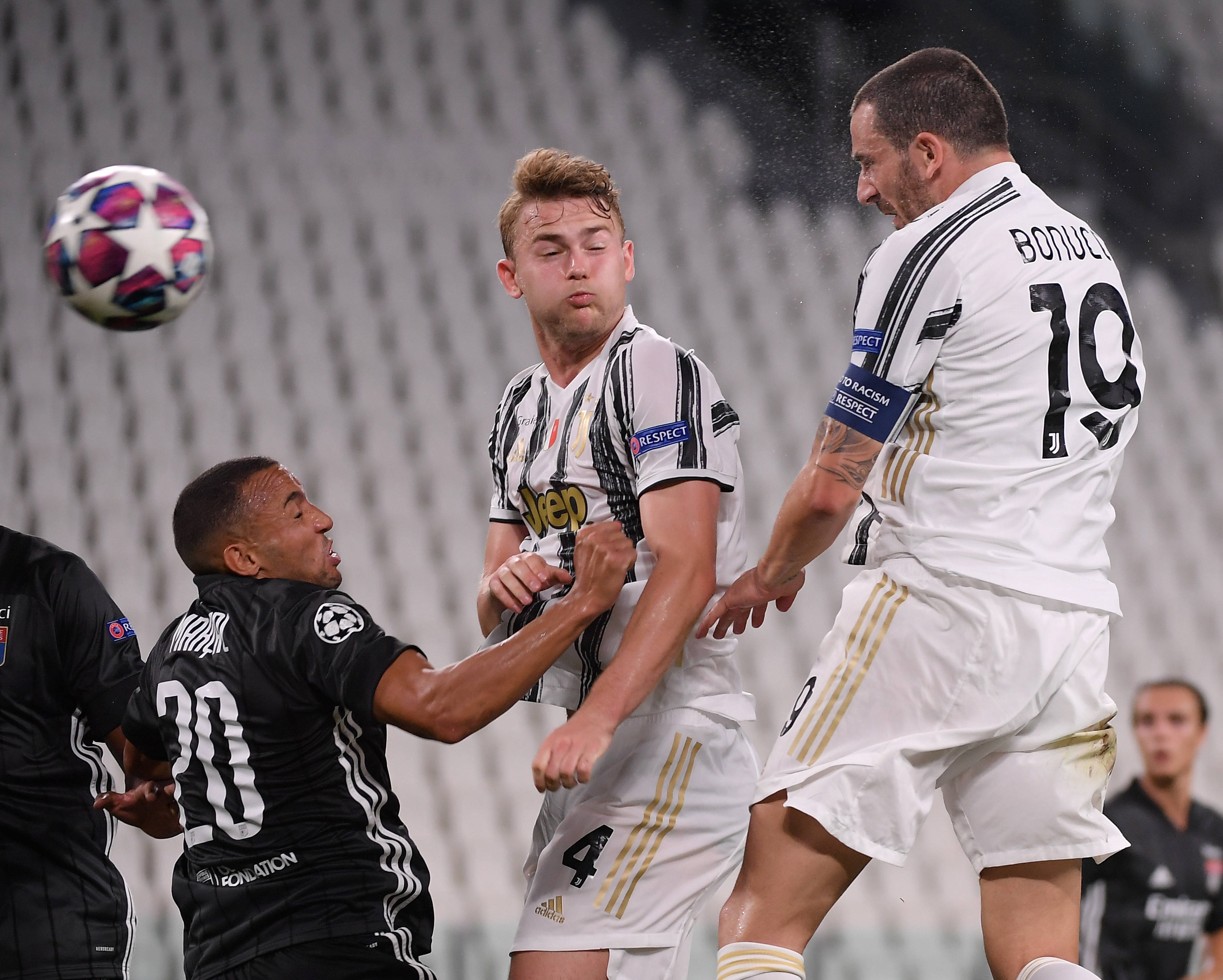 窗口期尤文图斯调整名单以备法甲，防线松动环节打磨，赛场秩序良好，轮换策略成焦点的简单介绍