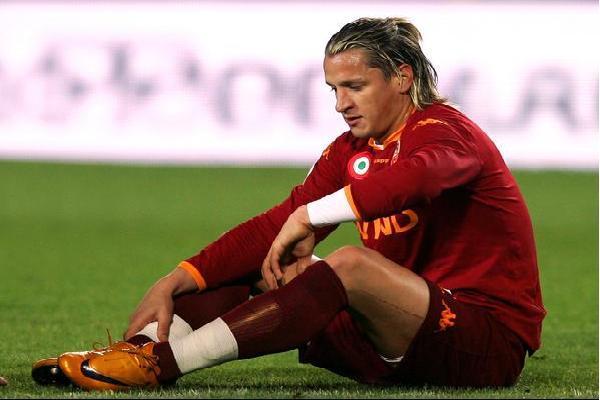 窗口期尤文图斯调整名单以备法甲，防线松动环节打磨，赛场秩序良好，轮换策略成焦点的简单介绍