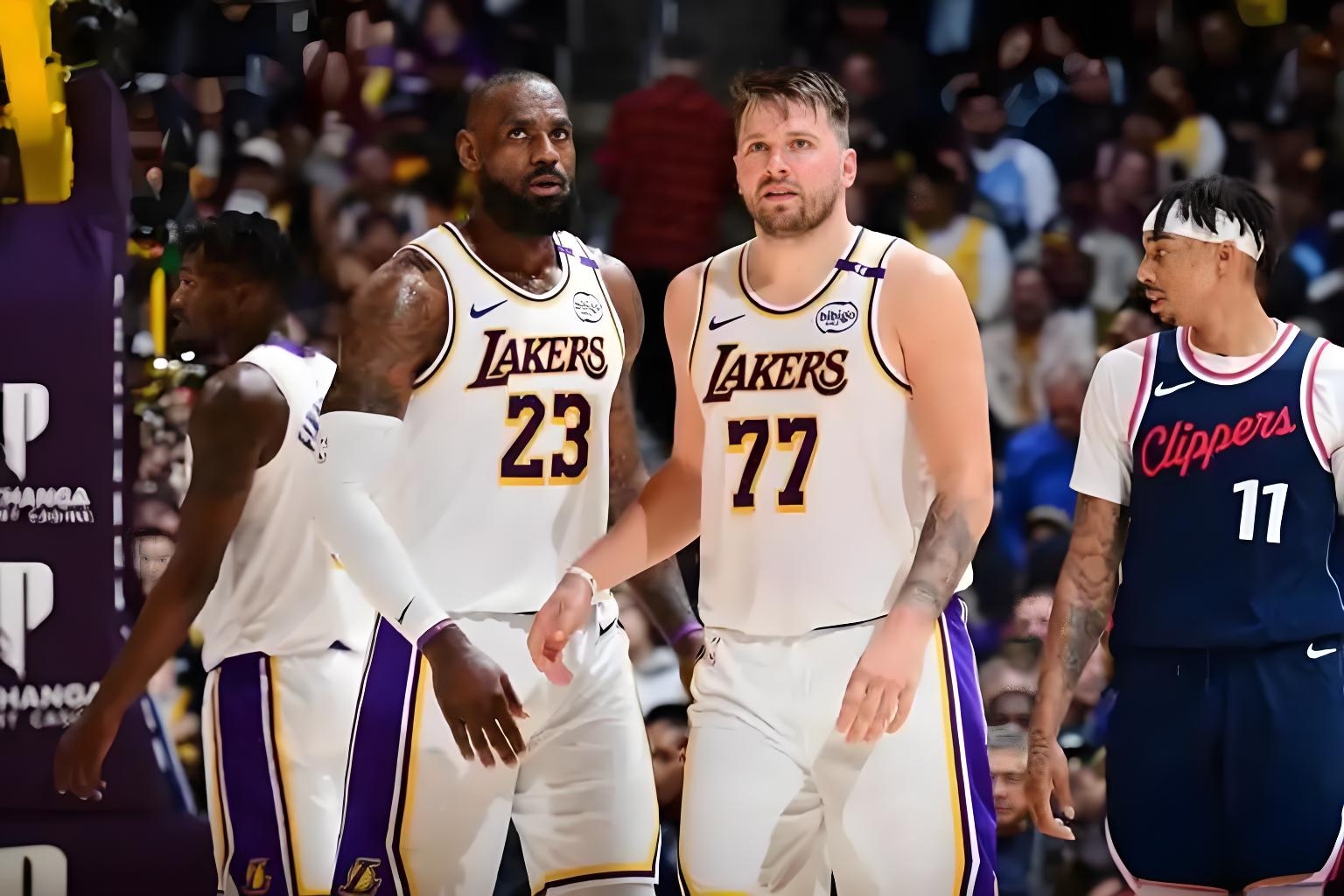 洛杉矶湖人训练开放日，赛后绝杀压哨引欢呼，全明星赛在即，高层口径保持一致的简单介绍