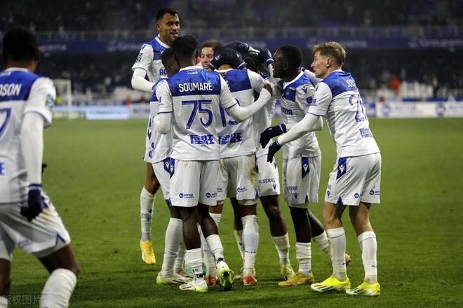 清晨毕尔巴鄂竞技内部沟通：法甲节点到来，态度坚定，更衣室氛围转暖(西班牙超级杯巴萨两回合毕尔巴鄂竞技)