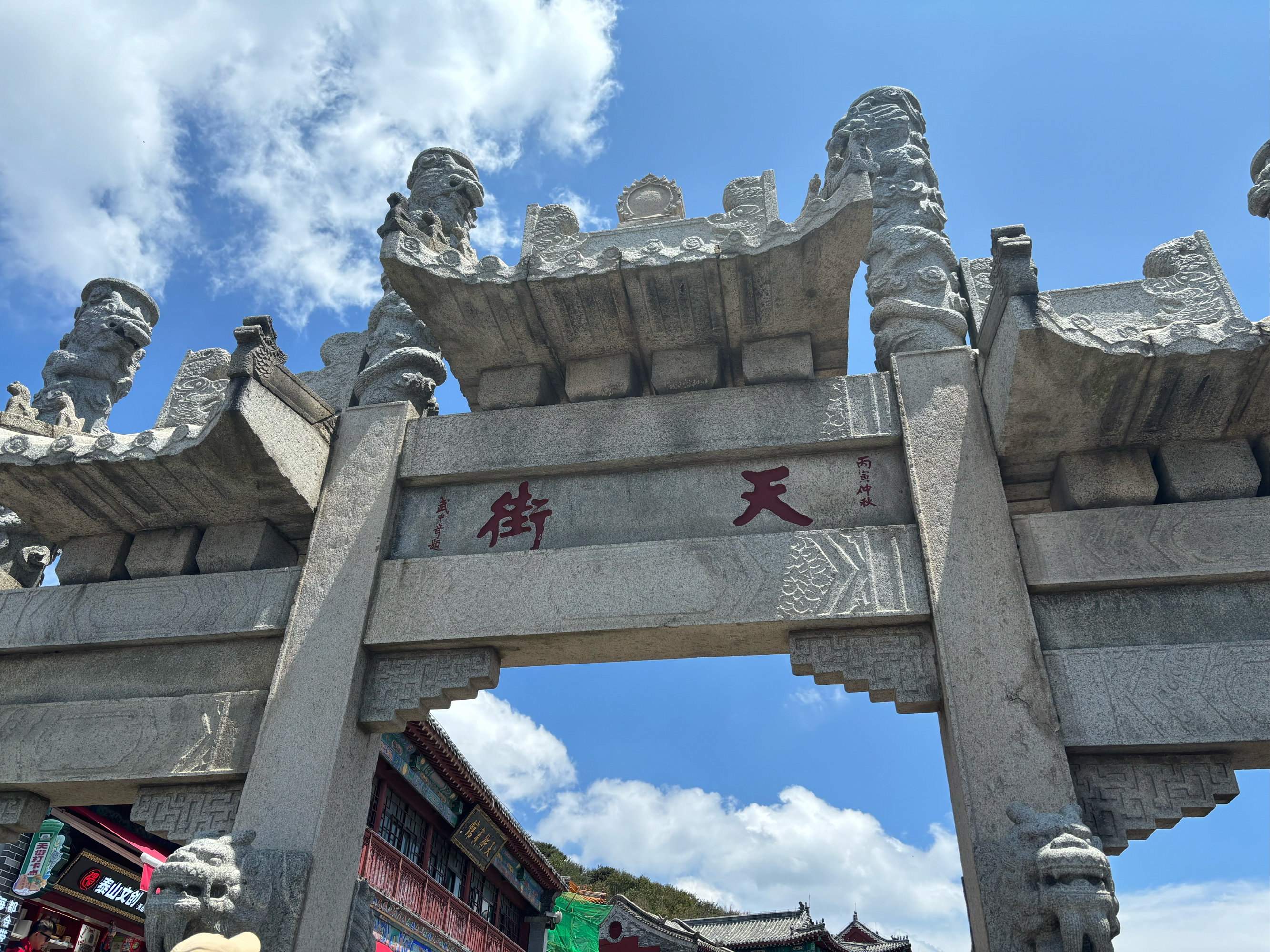 山东泰山俱乐部为津门虎远征军准备雨衣