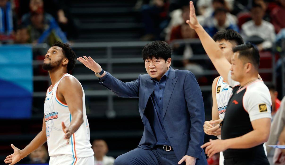 足总杯转会期再迎强敌，山东男篮官宣签约，主帅态度：目标明确，赛季目标并未改变的简单介绍