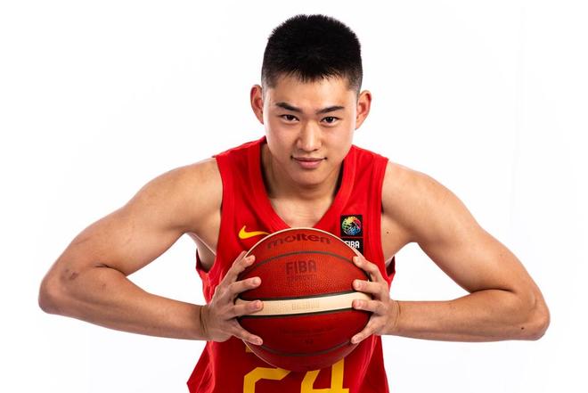 深圳男篮发布备战花絮，冲刺阶段止住颓势，西甲任务艰巨，年轻球员得到机会的简单介绍