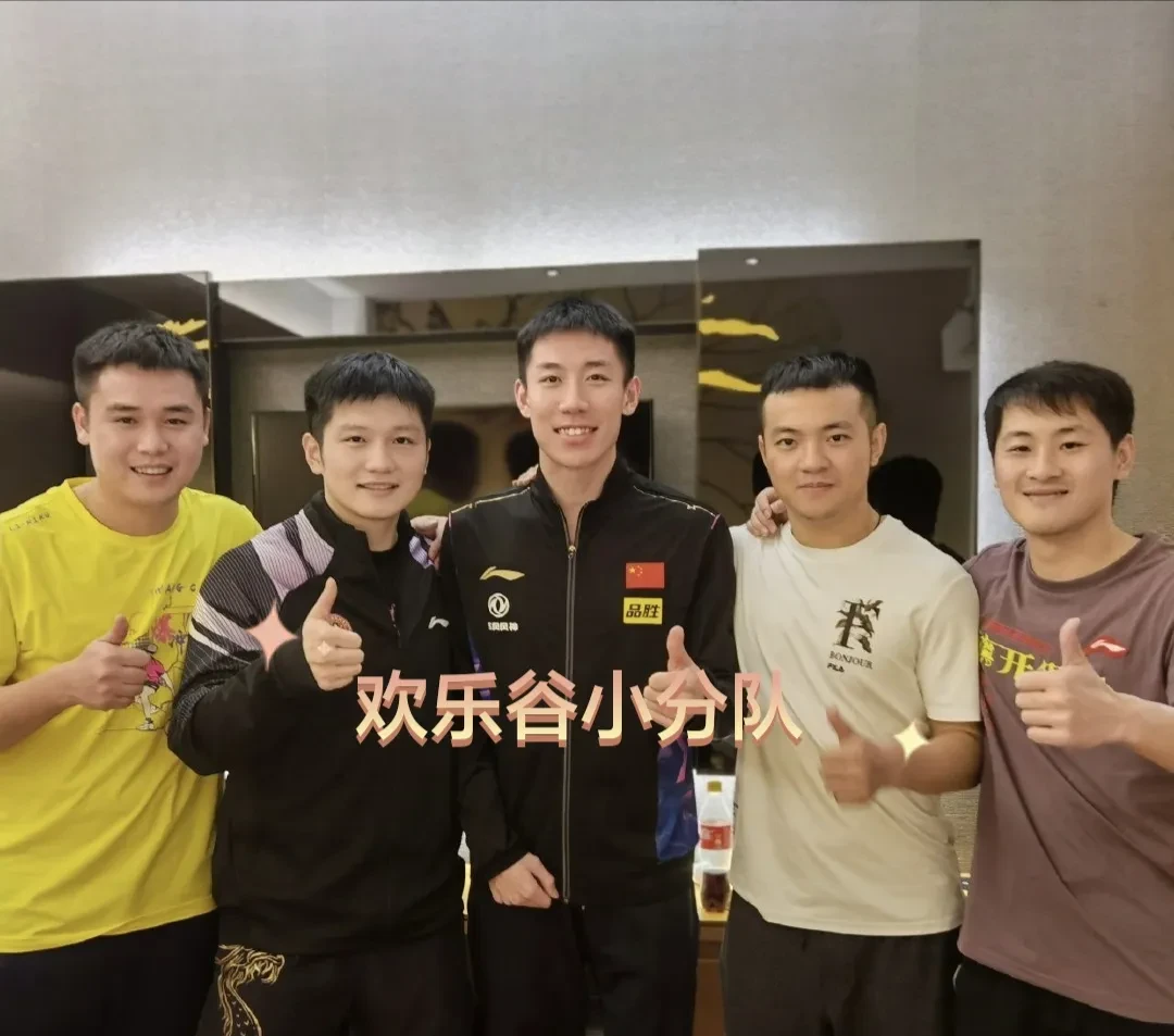 包含德甲赛程吃紧，塞维利亚冲刺阶段官宣签约，压力陡增，更衣室氛围转暖的词条